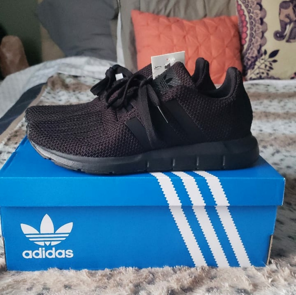 Adidas sneakers NWT